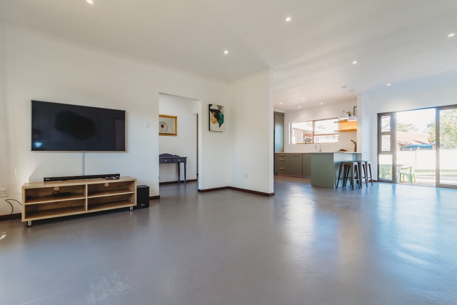 7 Bedroom Property for Sale in Loerie Park Western Cape